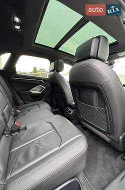 Внедорожник / Кроссовер Audi Q3 2021 в 