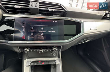 Внедорожник / Кроссовер Audi Q3 2021 в 