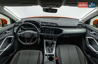 Внедорожник / Кроссовер Audi Q3 2021 в 