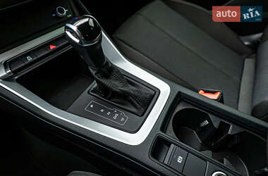 Внедорожник / Кроссовер Audi Q3 2021 в 