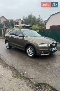 Позашляховик / Кросовер Audi Q3 2014 в 