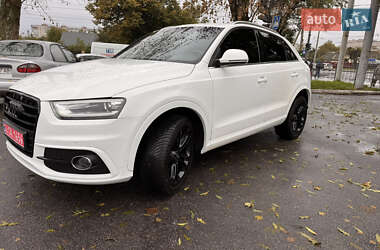 Позашляховик / Кросовер Audi Q3 2015 в 