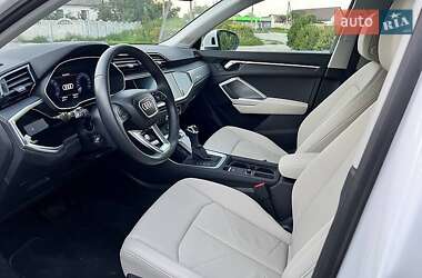 Позашляховик / Кросовер Audi Q3 2020 в 
