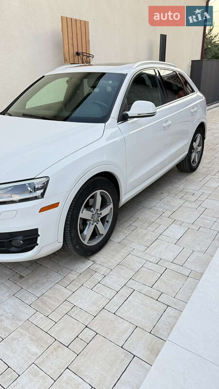 Внедорожник / Кроссовер Audi Q3 2014 в Ужгороде
