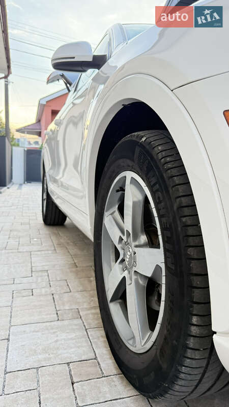 Внедорожник / Кроссовер Audi Q3 2014 в Ужгороде