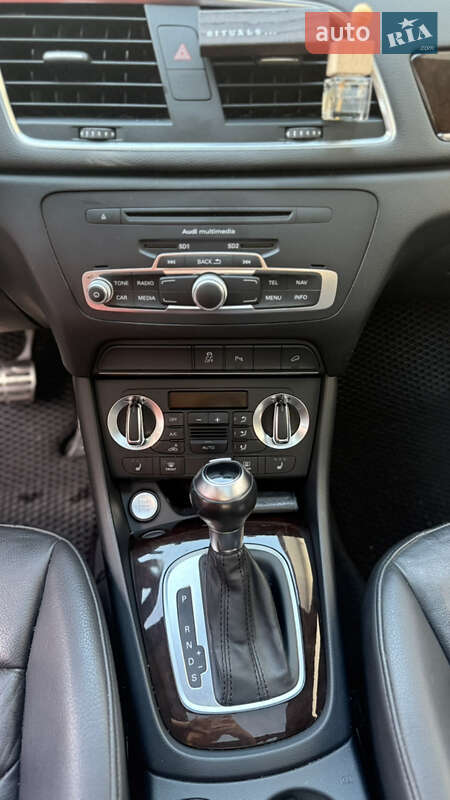 Внедорожник / Кроссовер Audi Q3 2014 в Ужгороде