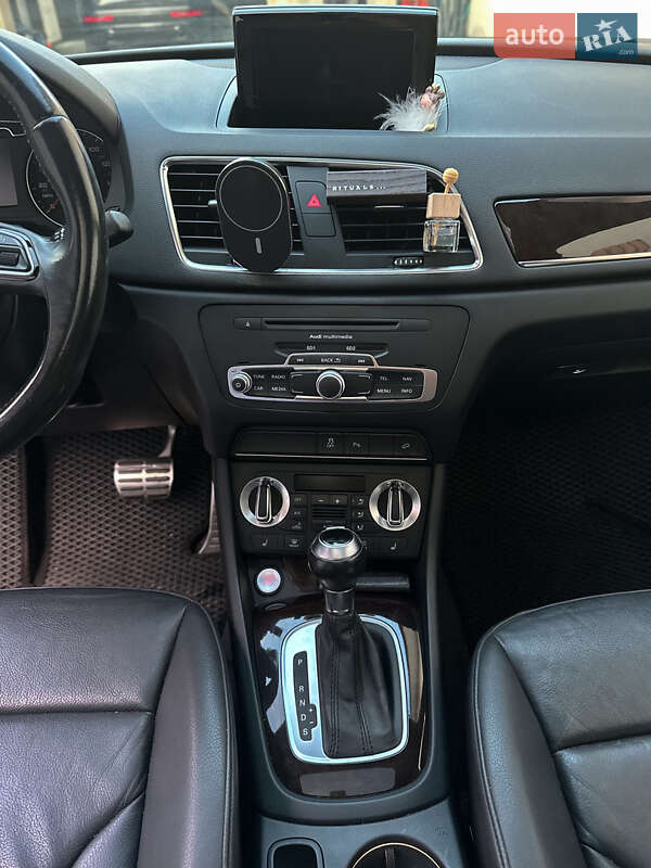 Внедорожник / Кроссовер Audi Q3 2014 в Ужгороде