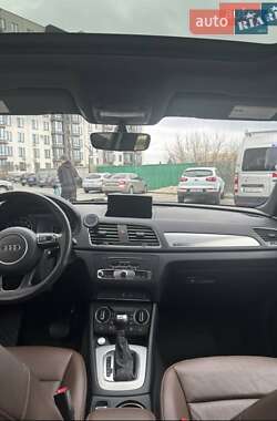 Позашляховик / Кросовер Audi Q3 2017 в 