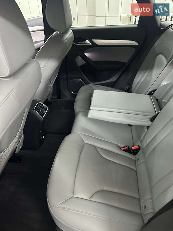 Позашляховик / Кросовер Audi Q3 2016 в Києві