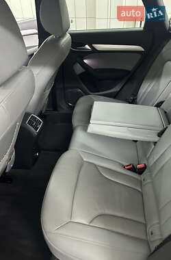 Внедорожник / Кроссовер Audi Q3 2016 в 