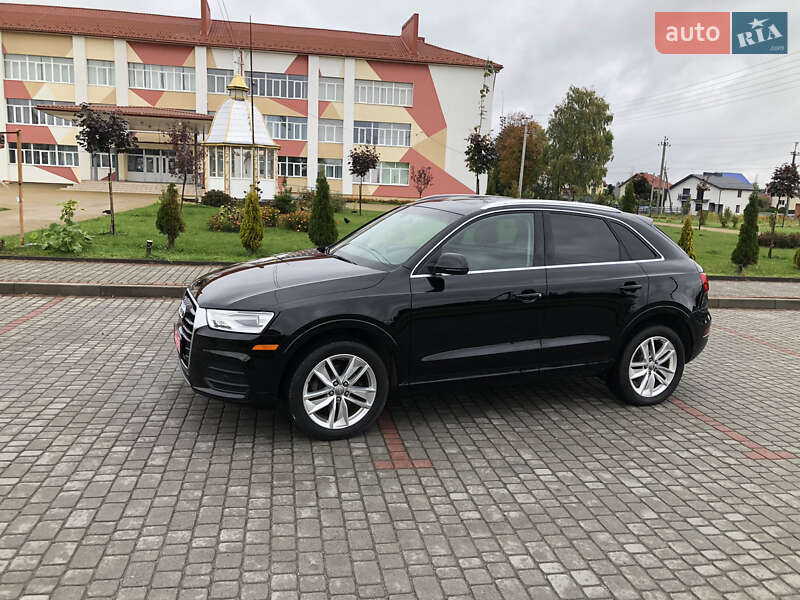 Внедорожник / Кроссовер Audi Q3 2016 в 