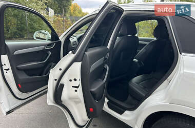 Позашляховик / Кросовер Audi Q3 2015 в 