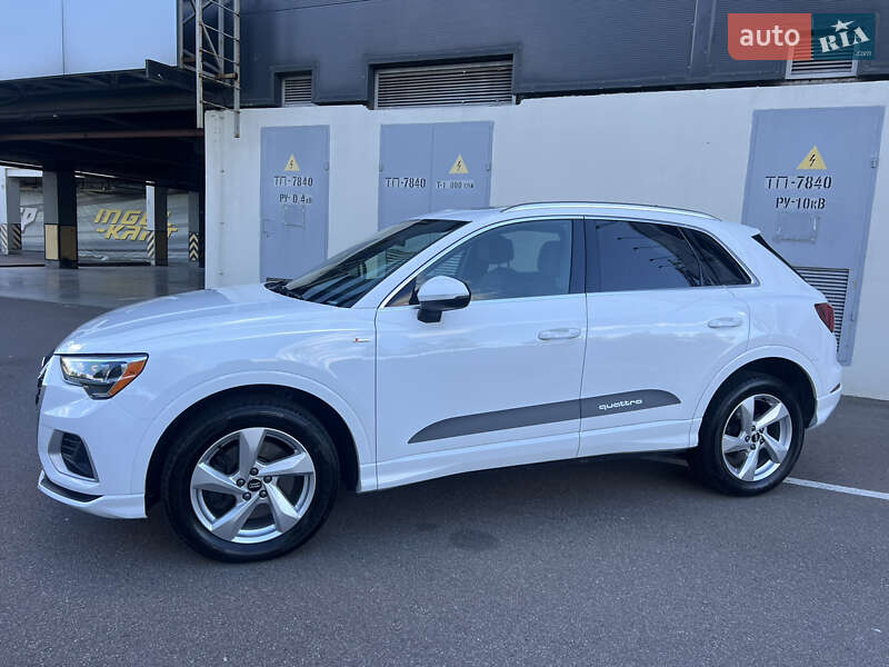 Позашляховик / Кросовер Audi Q3 2021 в Києві