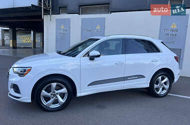 Внедорожник / Кроссовер Audi Q3 2021 в 
