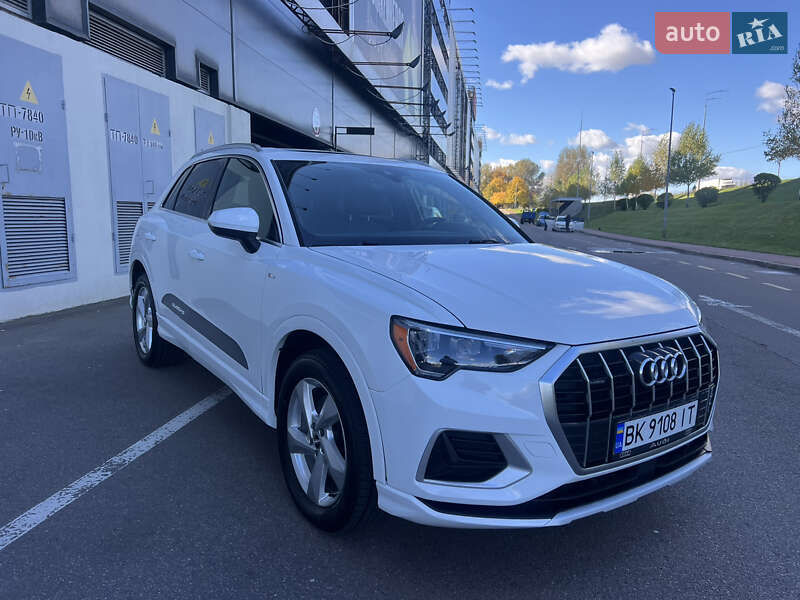 Позашляховик / Кросовер Audi Q3 2021 в Києві