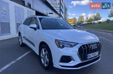 Внедорожник / Кроссовер Audi Q3 2021 в 