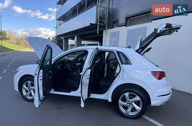Внедорожник / Кроссовер Audi Q3 2021 в 