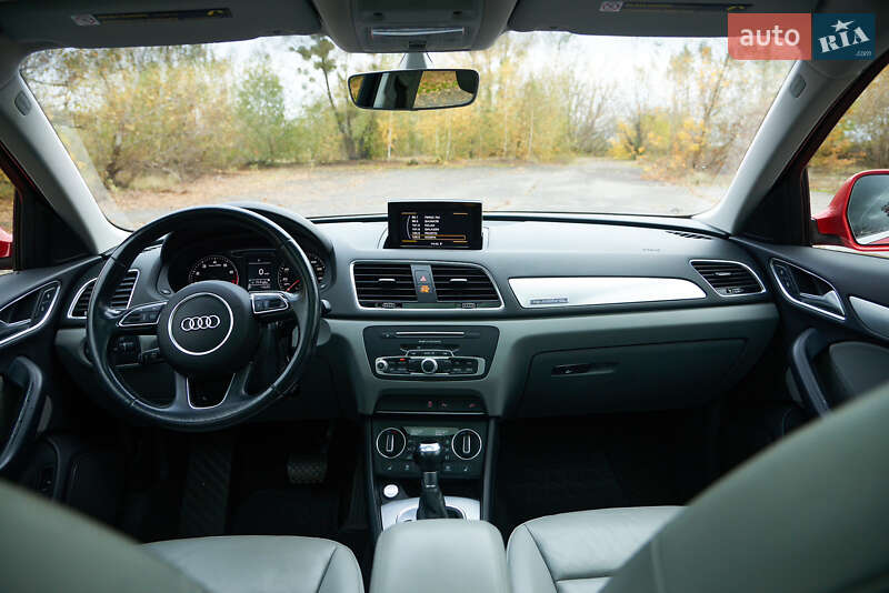 Внедорожник / Кроссовер Audi Q3 2015 в Киеве