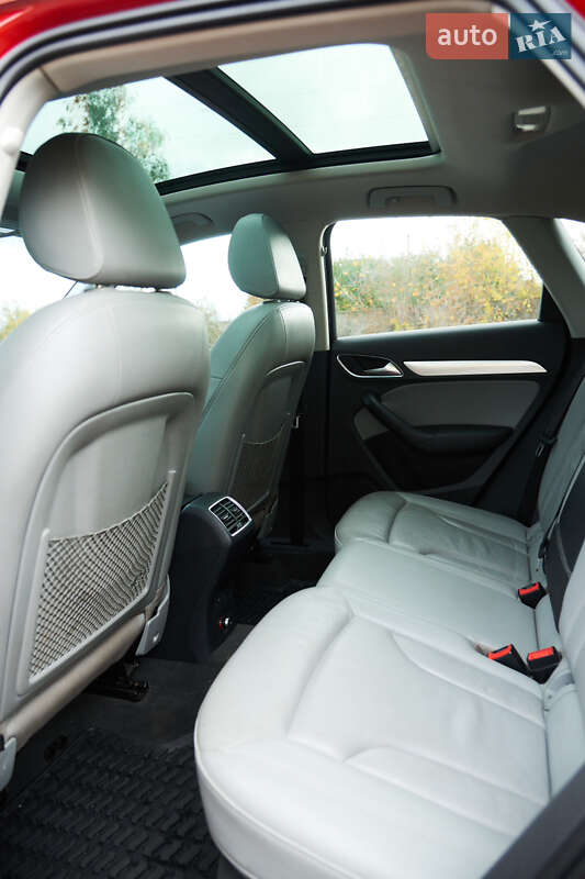 Внедорожник / Кроссовер Audi Q3 2015 в Киеве