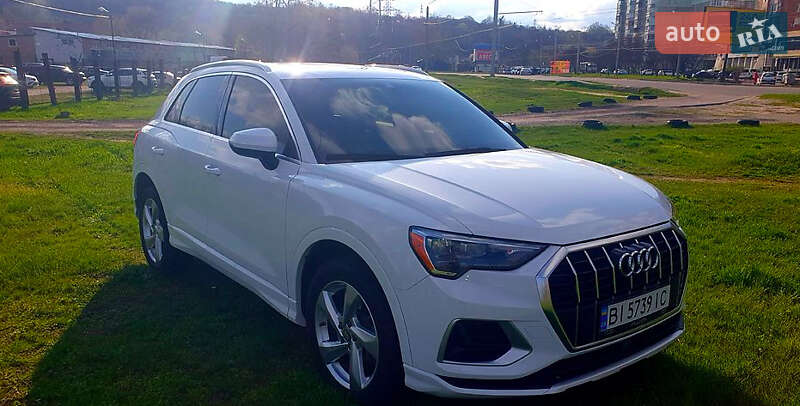 Позашляховик / Кросовер Audi Q3 2019 в Києві