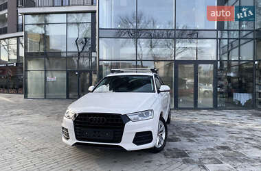 Позашляховик / Кросовер Audi Q3 2016 в 