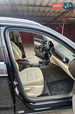 Позашляховик / Кросовер Audi Q3 2013 в 