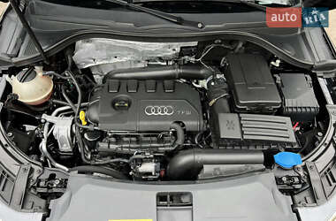 Внедорожник / Кроссовер Audi Q3 2016 в 