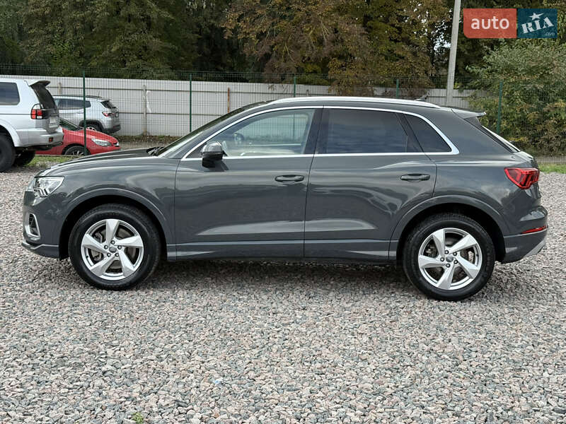 Внедорожник / Кроссовер Audi Q3 2019 в Киеве