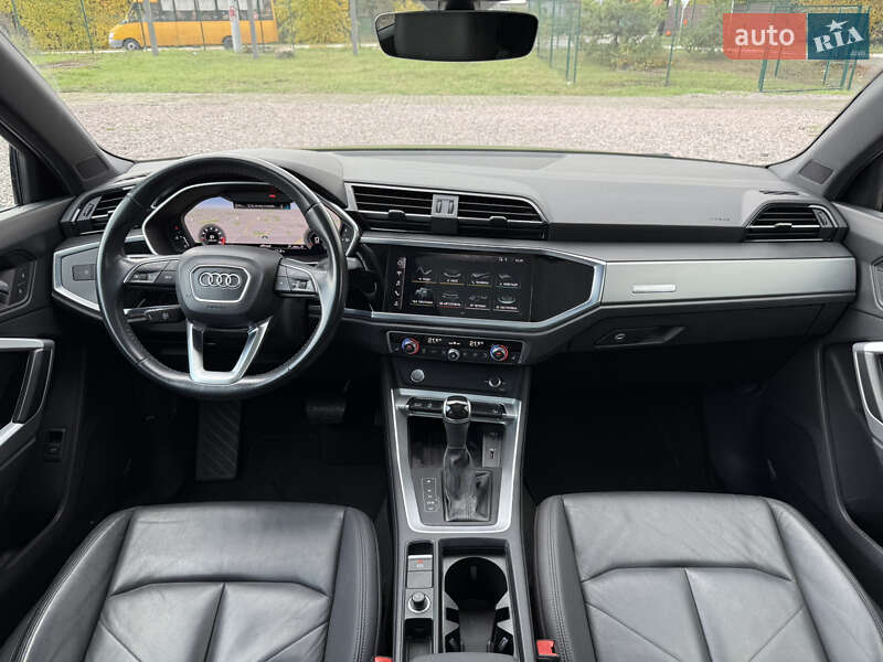 Внедорожник / Кроссовер Audi Q3 2019 в Киеве