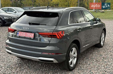 Позашляховик / Кросовер Audi Q3 2019 в 