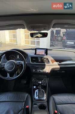 Позашляховик / Кросовер Audi Q3 2015 в 