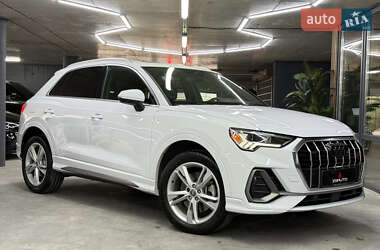 Позашляховик / Кросовер Audi Q3 2019 в 