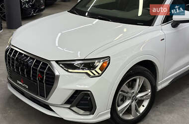 Позашляховик / Кросовер Audi Q3 2019 в 