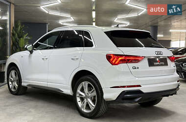 Позашляховик / Кросовер Audi Q3 2019 в 