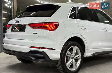 Позашляховик / Кросовер Audi Q3 2019 в 