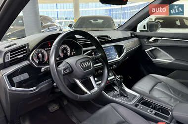 Позашляховик / Кросовер Audi Q3 2019 в 