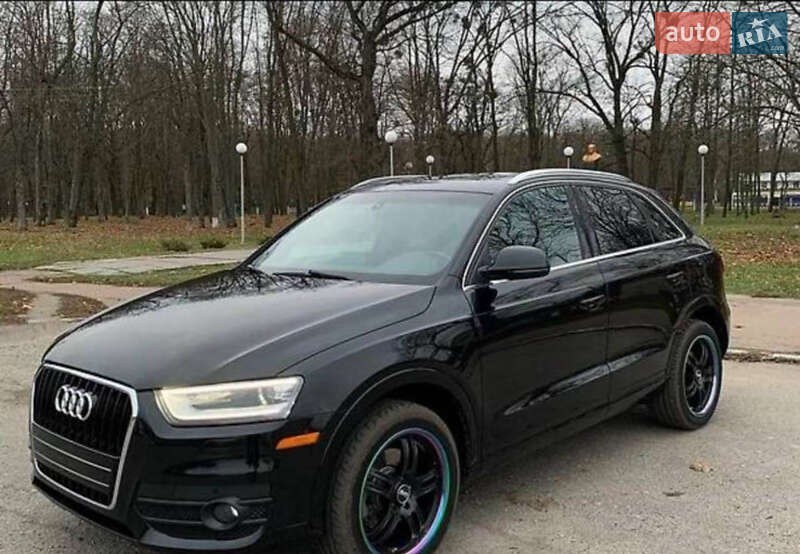 Внедорожник / Кроссовер Audi Q3 2015 в 