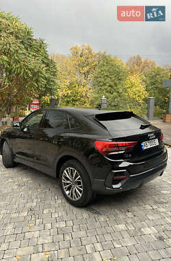 Позашляховик / Кросовер Audi Q3 2022 в 