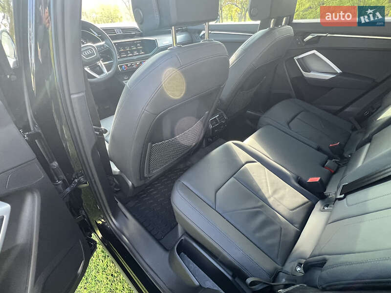 Внедорожник / Кроссовер Audi Q3 2023 в Одессе