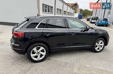 Позашляховик / Кросовер Audi Q3 2019 в 