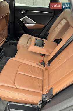 Позашляховик / Кросовер Audi Q3 2019 в 