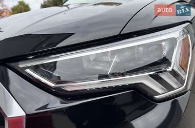 Позашляховик / Кросовер Audi Q3 2019 в 