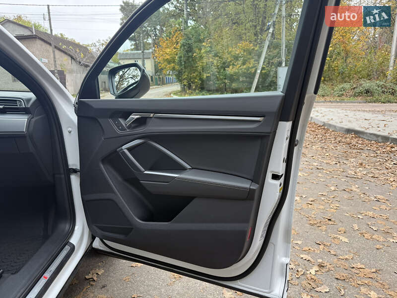 Позашляховик / Кросовер Audi Q3 2021 в Києві фото 45 Позашляховик / Кросовер Audi Q3 2021 в Києві