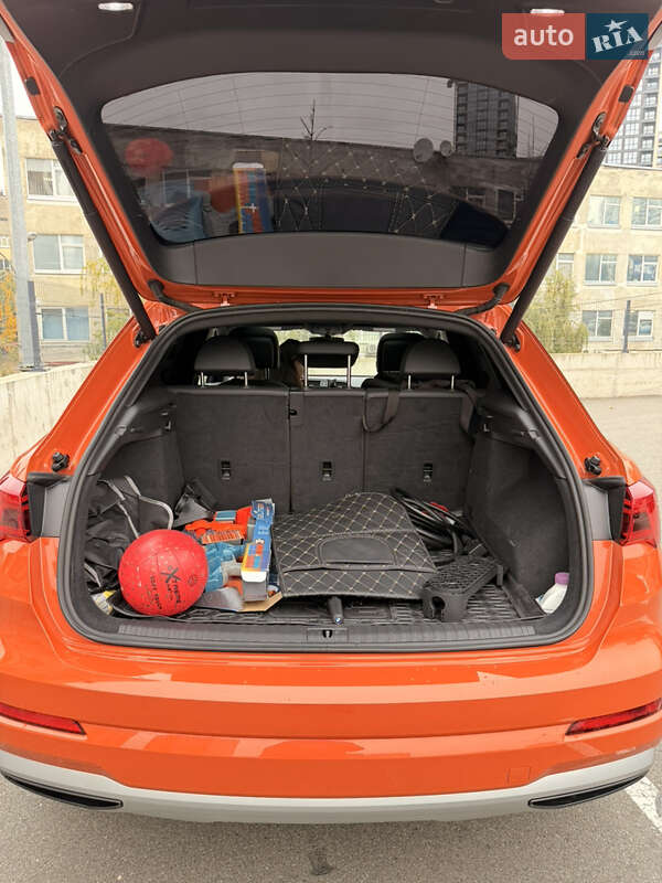 Позашляховик / Кросовер Audi Q3 2019 в Києві фото 10 Позашляховик / Кросовер Audi Q3 2019 в Києві