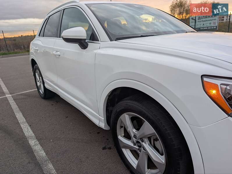Позашляховик / Кросовер Audi Q3 2021 в Рівному