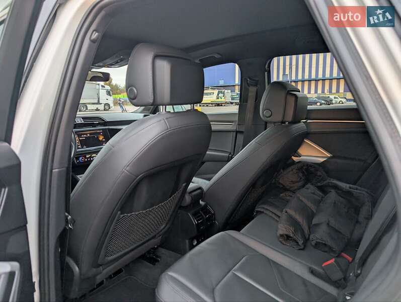 Позашляховик / Кросовер Audi Q3 2021 в Рівному