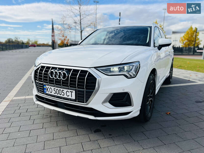 Позашляховик / Кросовер Audi Q3 2022 в Мукачевому