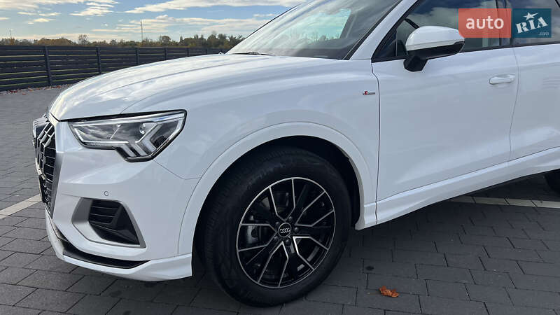 Позашляховик / Кросовер Audi Q3 2022 в Мукачевому