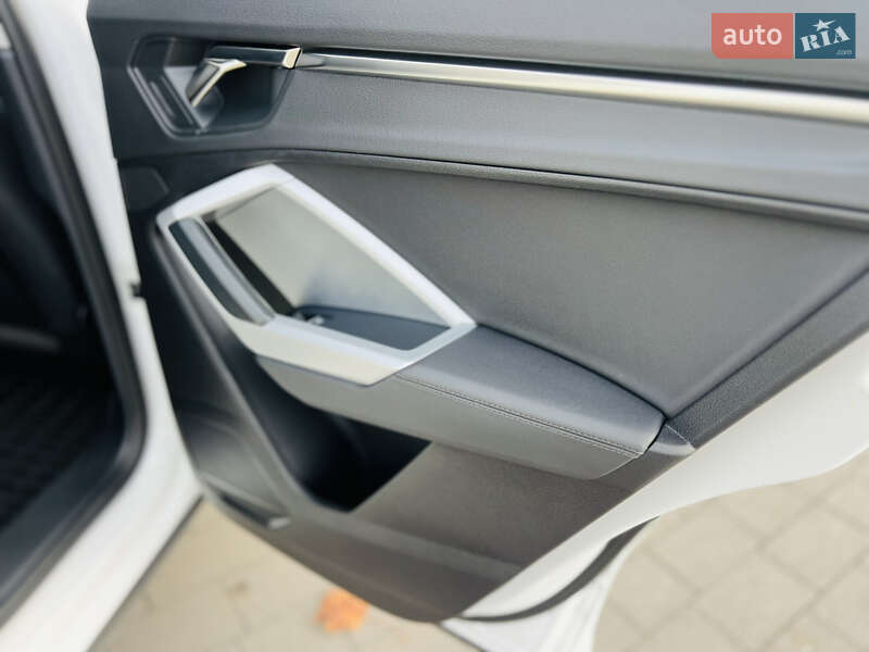 Позашляховик / Кросовер Audi Q3 2022 в Мукачевому