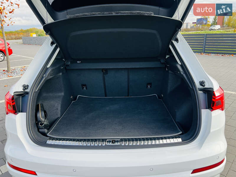 Позашляховик / Кросовер Audi Q3 2022 в Мукачевому